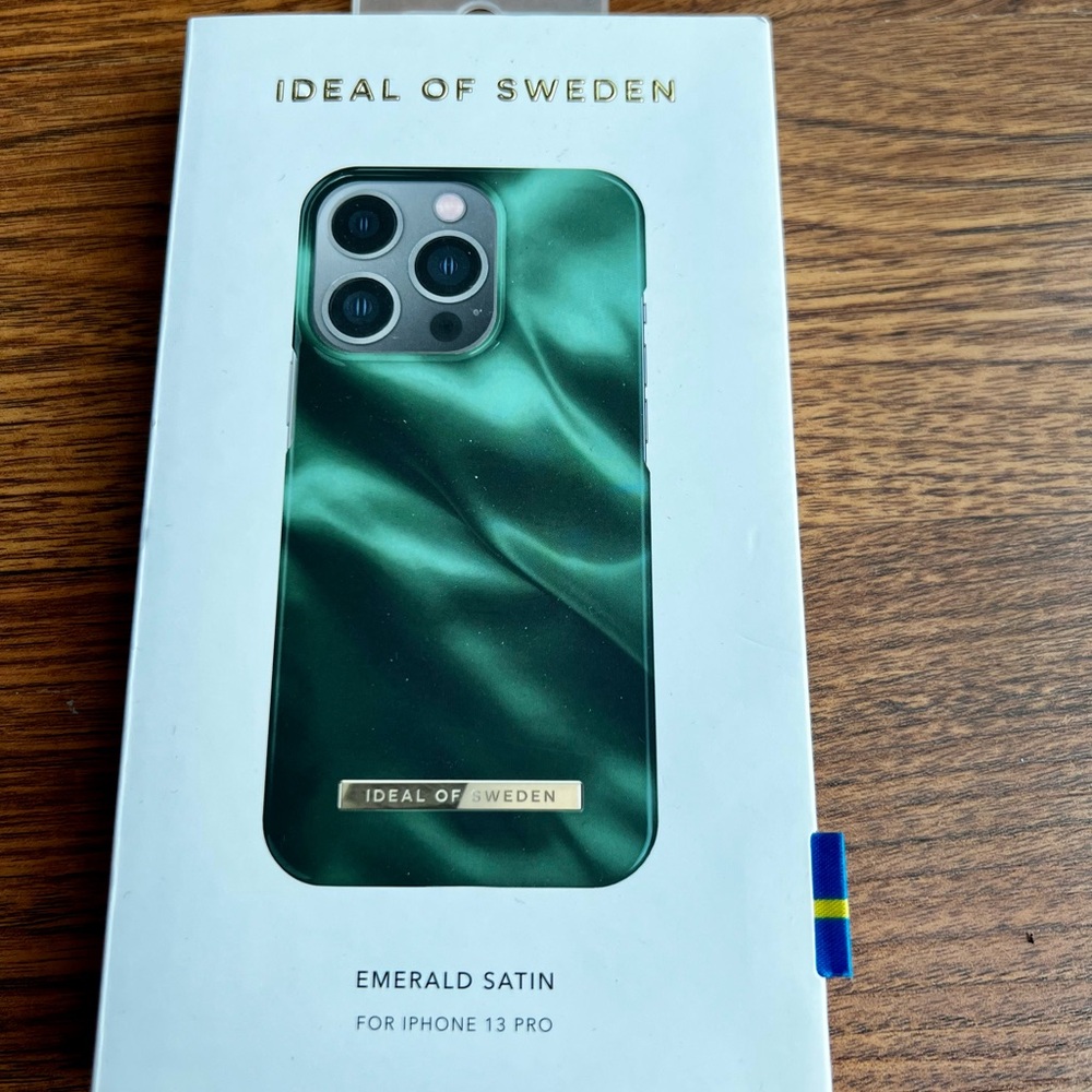 Ideal of Sweden - Emerald Satin Case for iPhone 13 Pro